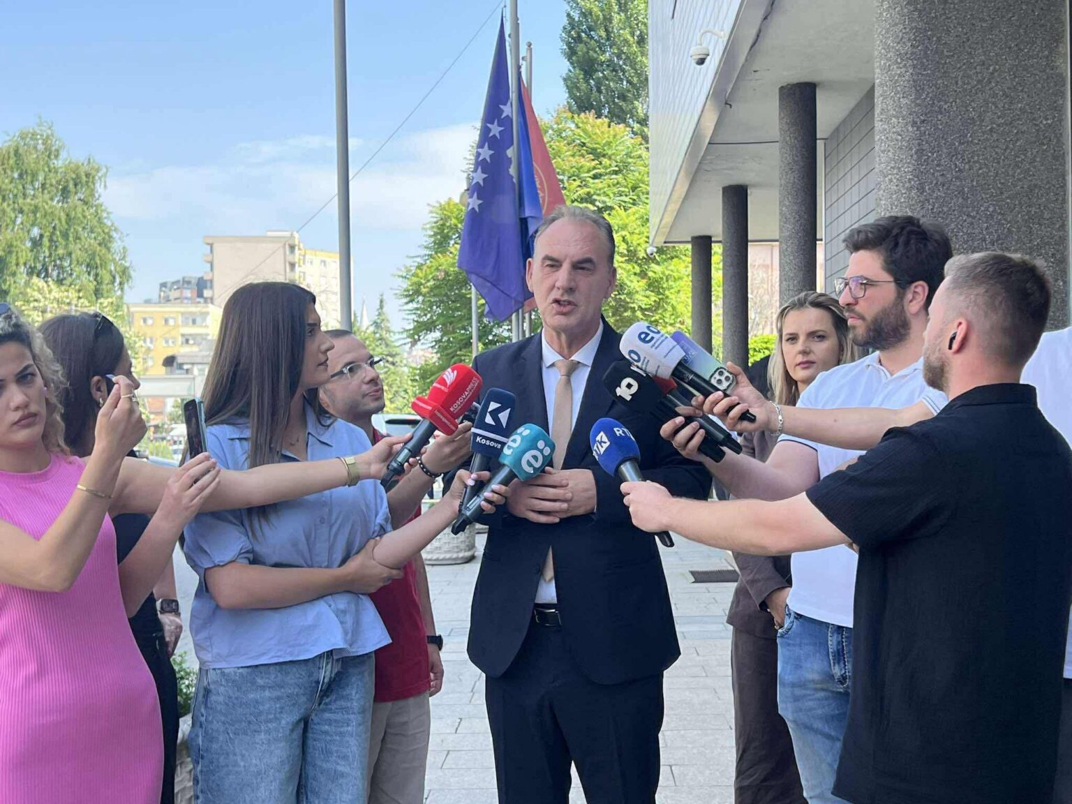 Limaj: Çdo shmangie për institucionet, mund të sjell edhe dëme gjeostrategjike