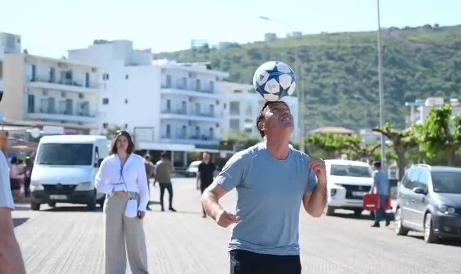 Moment historik në Himarë: Shqiptari bëhet rekordmen botëror