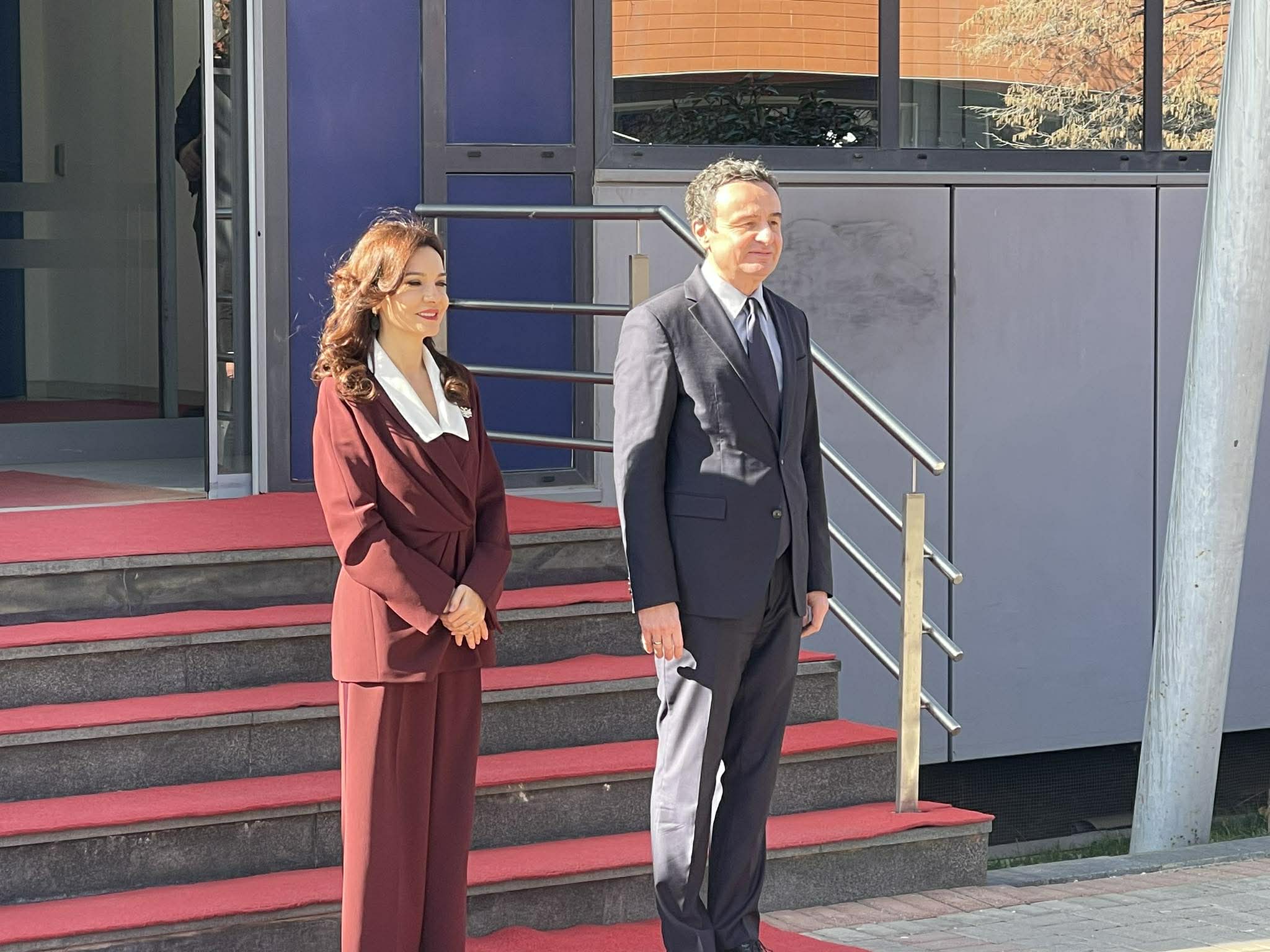 Kryeministri Kurti e pret në takim ministren e Jashtme të Shqipërisë