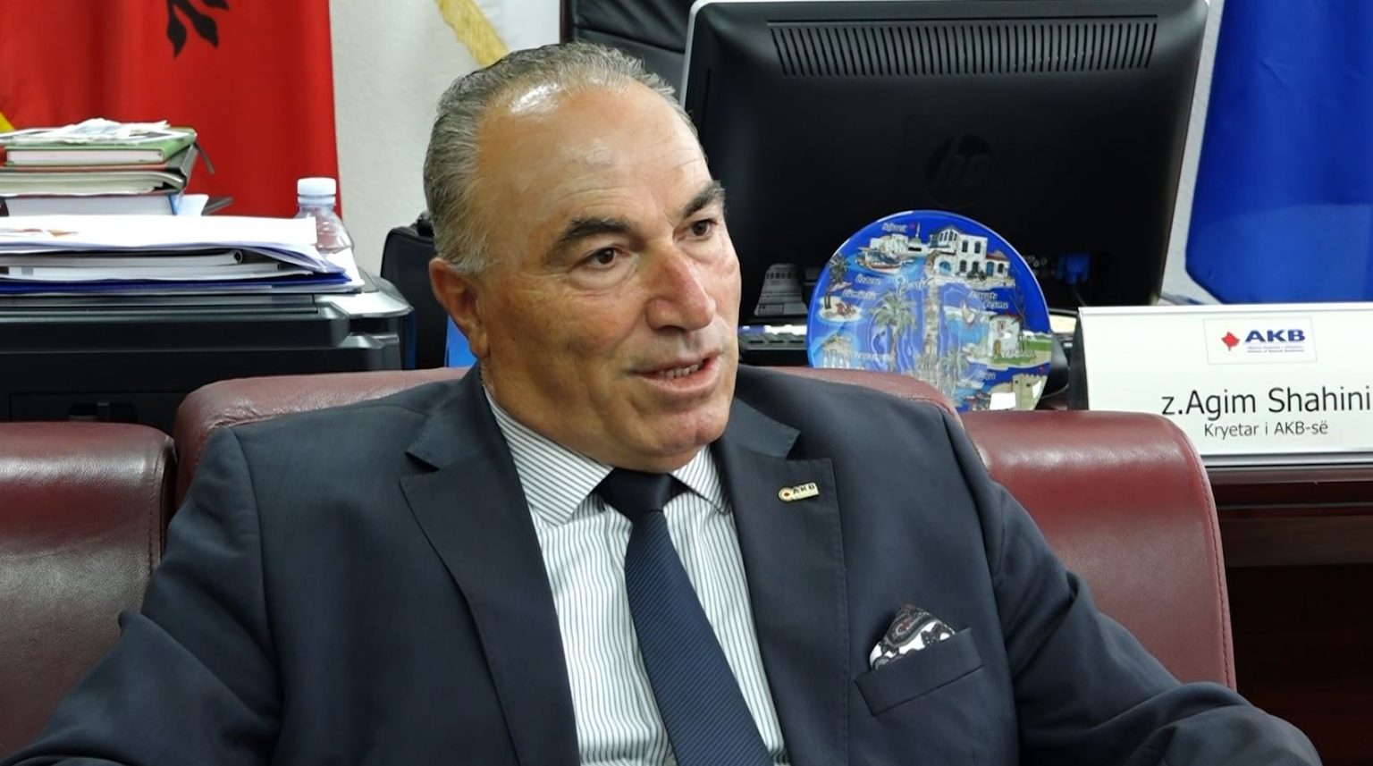 AKB: Kosova nuk guxon të mbetet peng i errësirës energjetike, Qeveria të zgjedhë gazin amerikan