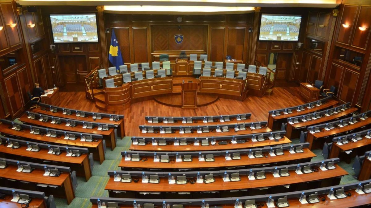 Shpërndarja e mandateve deri tani: Vetëvendosje 53 ulëse, PDK 22, LDK 18, AAK 7