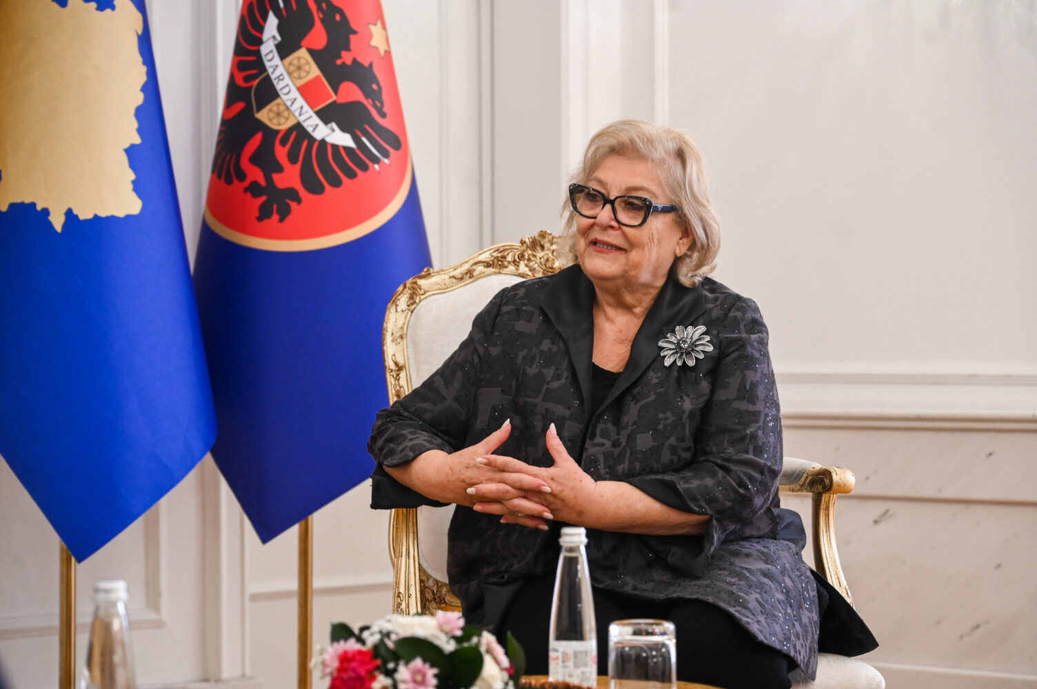 Presidentja Shiroka-Pula pranon letra urimi nga Mbreti i Suedisë dhe presidentët e Hungarisë dhe Letonisë